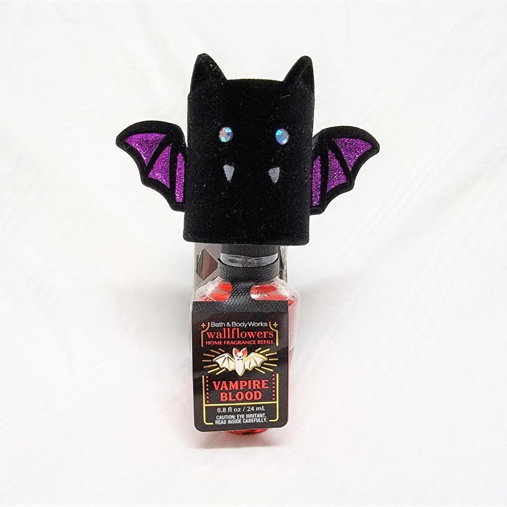 BATH & BODY WORKS BLACK BAT HALLOWEEN PLUG-IN + VAMPIRE BLOOD WALLFLOWERS REFILL